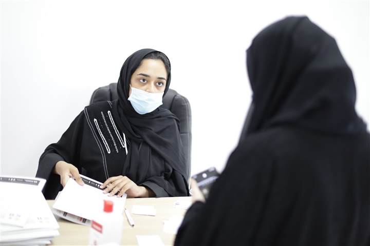  15 ألف متطوع من 107 جنسيات تعيش بدولة الإمارات يشاركون في تجارب لقاح كوفيد - 19 غير النشط