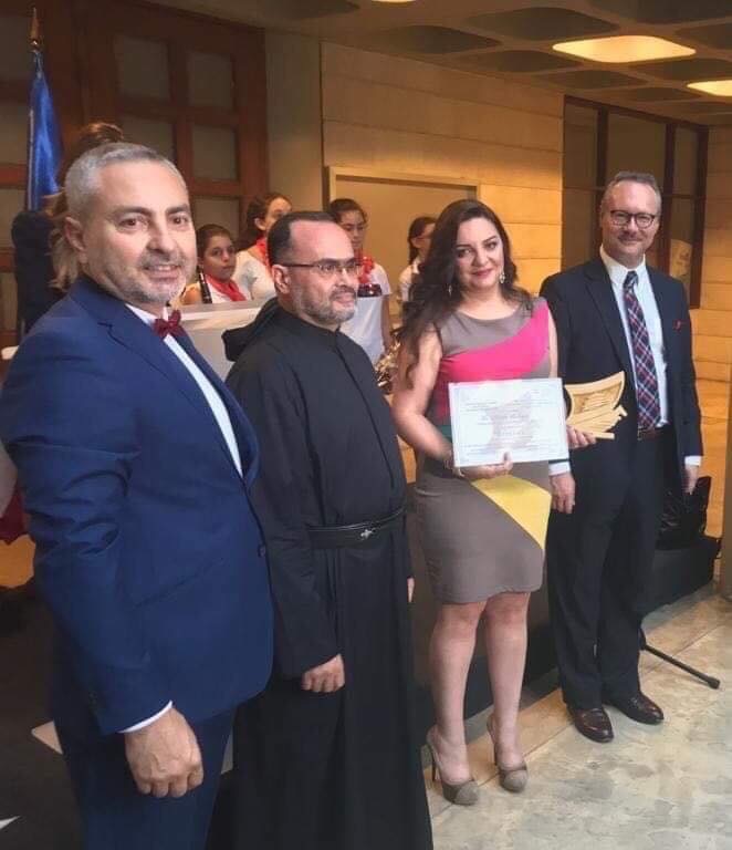 التشكيلية نسرين